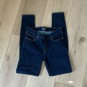 Women’s GAP skinny jeans